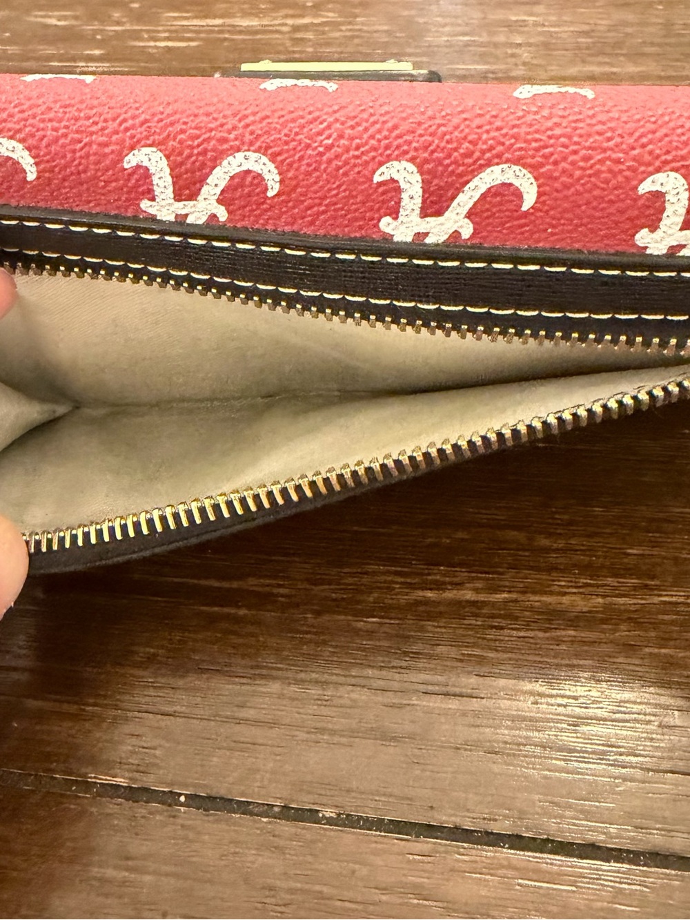 Dooney & Bourke Alabama Crimson Tide Red and Black Logo Wallet - Picture 4 of 9